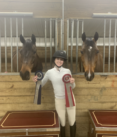 Sasha posing with Outlook (left) and Kadootje (right) after winning 1st and 2nd place ribbons.
